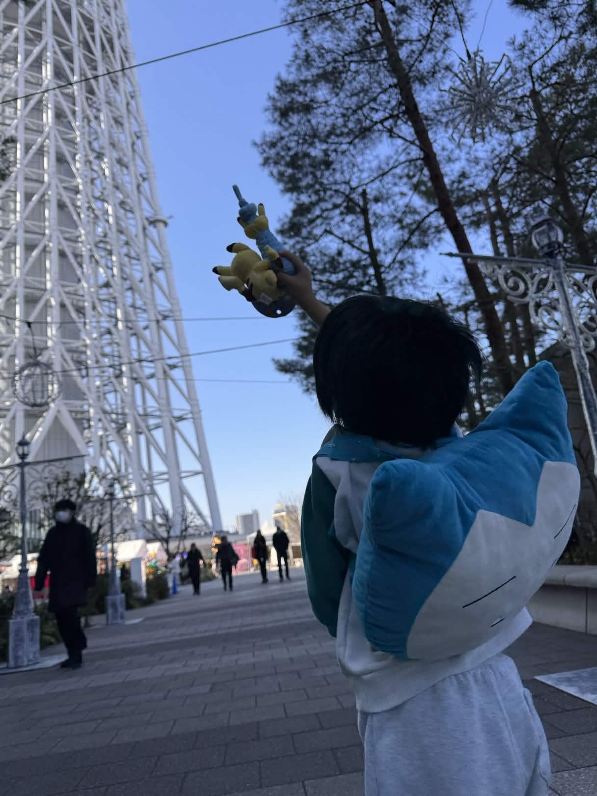 子供がぬいかつをしている姿